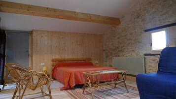 2 quartos, ferros/tábuas de passar roupa, roupa de cama