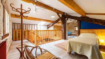 2 habitaciones, tabla de planchar con plancha y ropa de cama