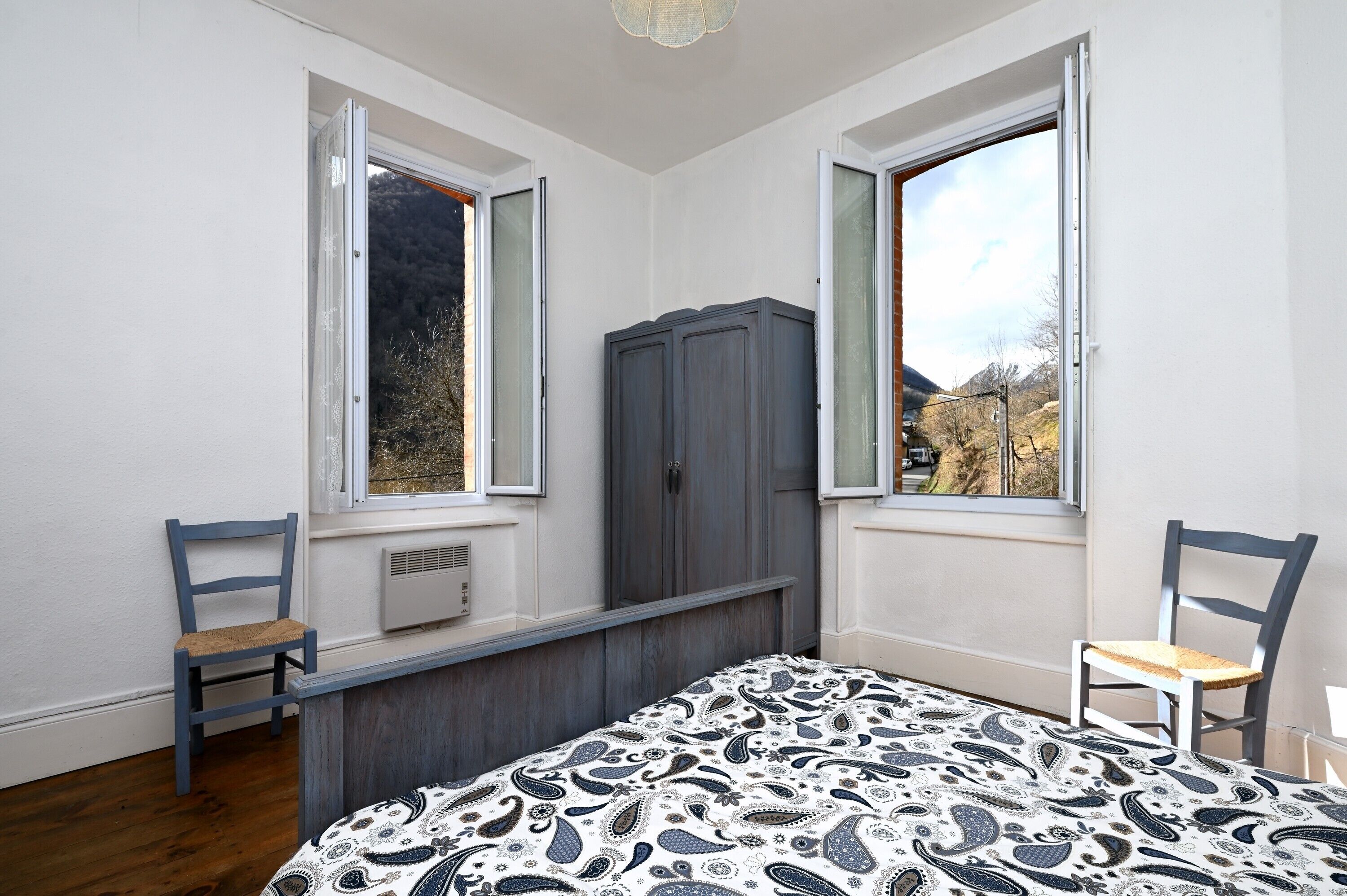 Iron/ironing board, WiFi