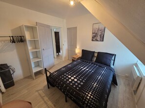 2 soverom, strykejern/-brett, wi-fi og sengetøy