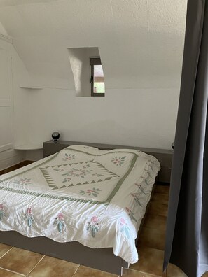 1 bedroom, iron/ironing board, WiFi