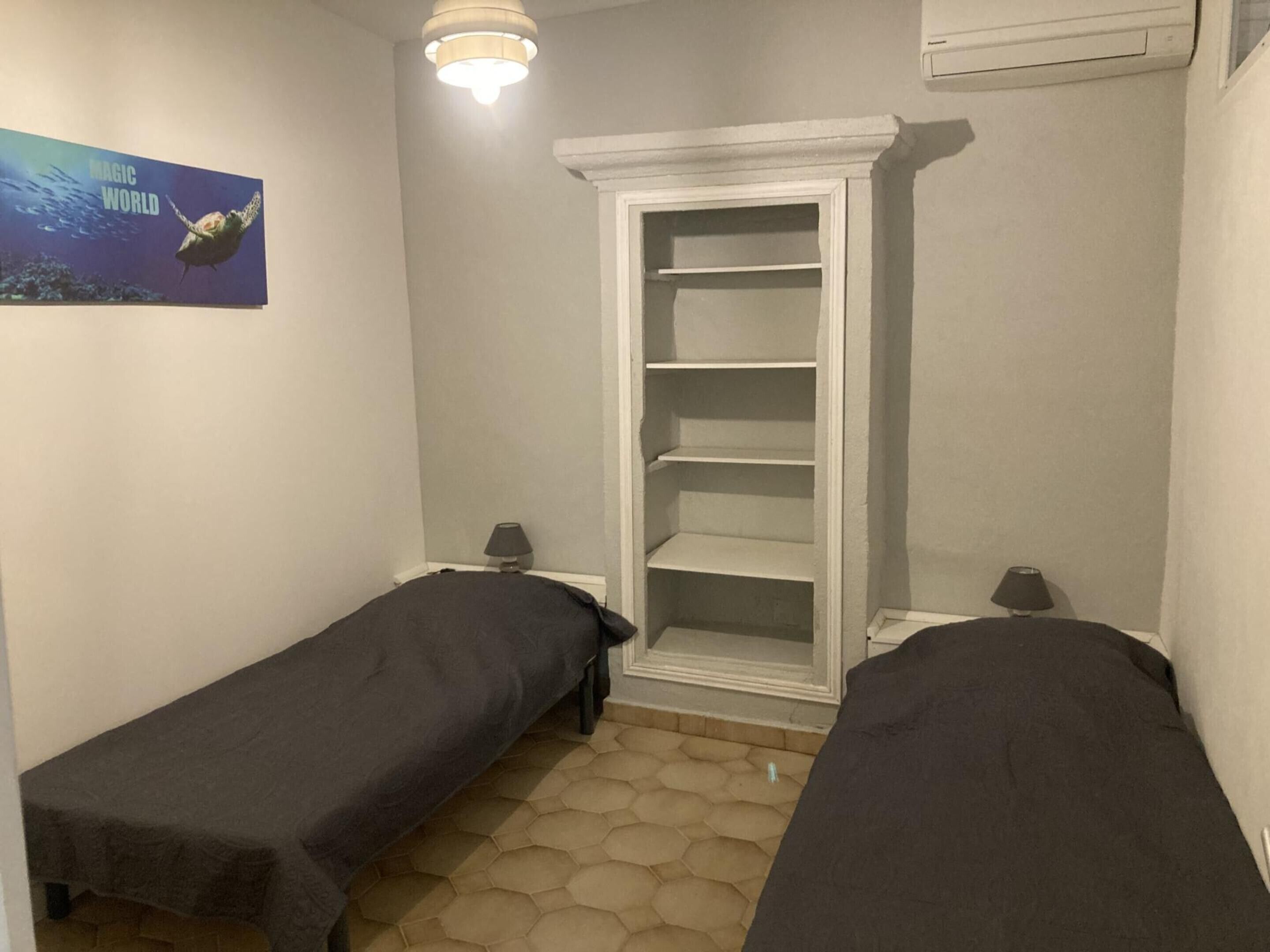 Iron/ironing board, WiFi