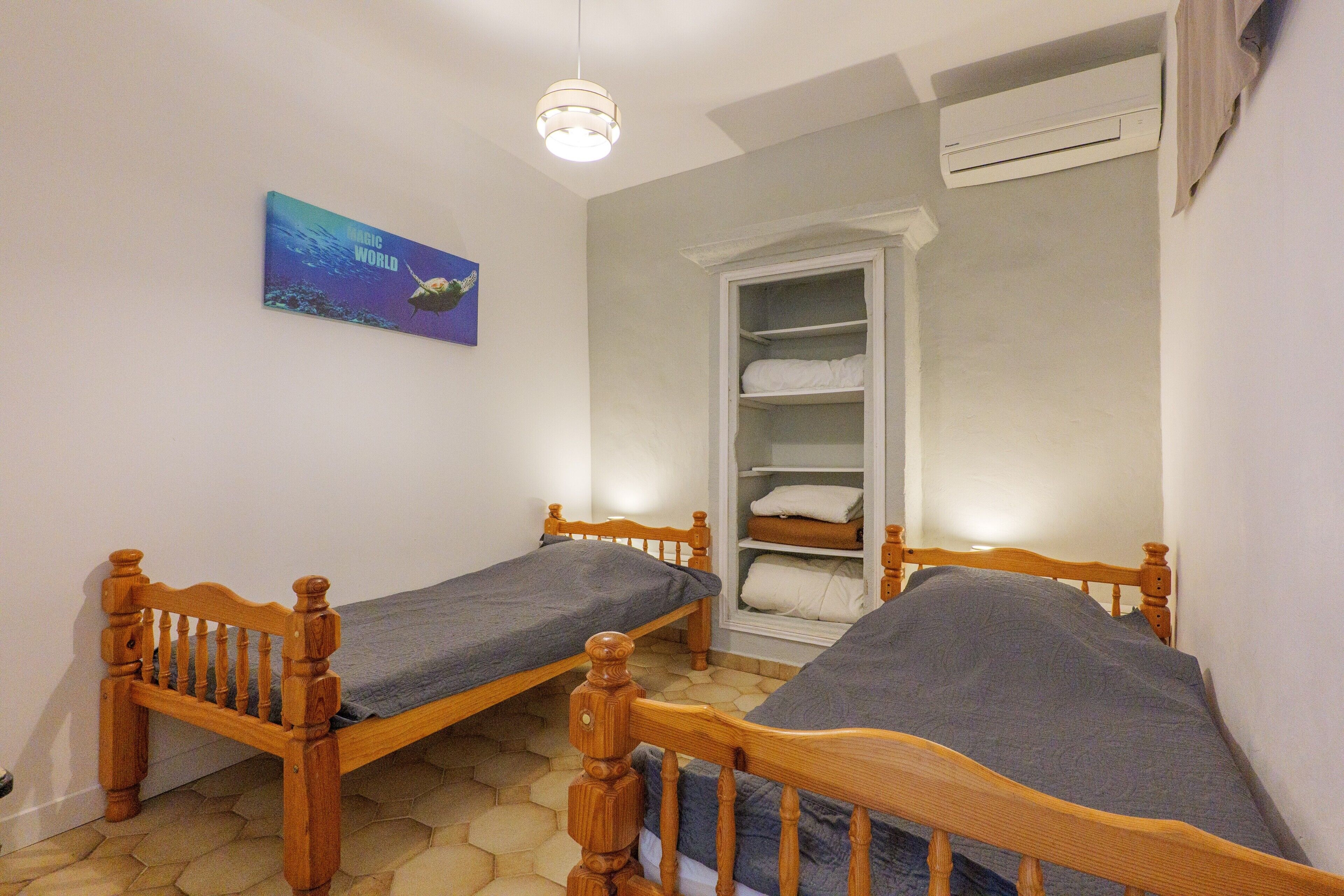 Iron/ironing board, WiFi