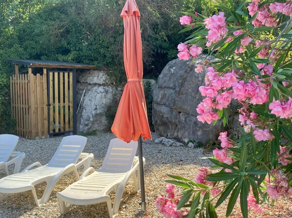 Property grounds - Gîte “Le Boudenas” with Shared Pool, Wi-Fi, and Air Conditioning (Chauzon)