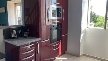 冰箱、微波炉、烤箱、炉灶