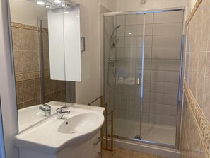 Douche, sèche-cheveux