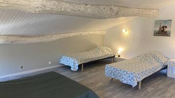 3 chambres, fer et planche à repasser, Wi-Fi