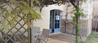 Gîte de Varrains: terraza privada, jardín compartido, Wi-Fi
