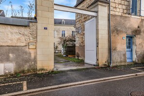 Exterior detail - Holiday Home 'Gîte De Varrains' with Private Terrace, Shared Garden and Wi-Fi (Varrains)