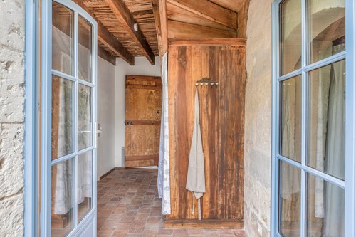 Gîte de Varrains : terrasse privée, jardin commun, Wi-Fi