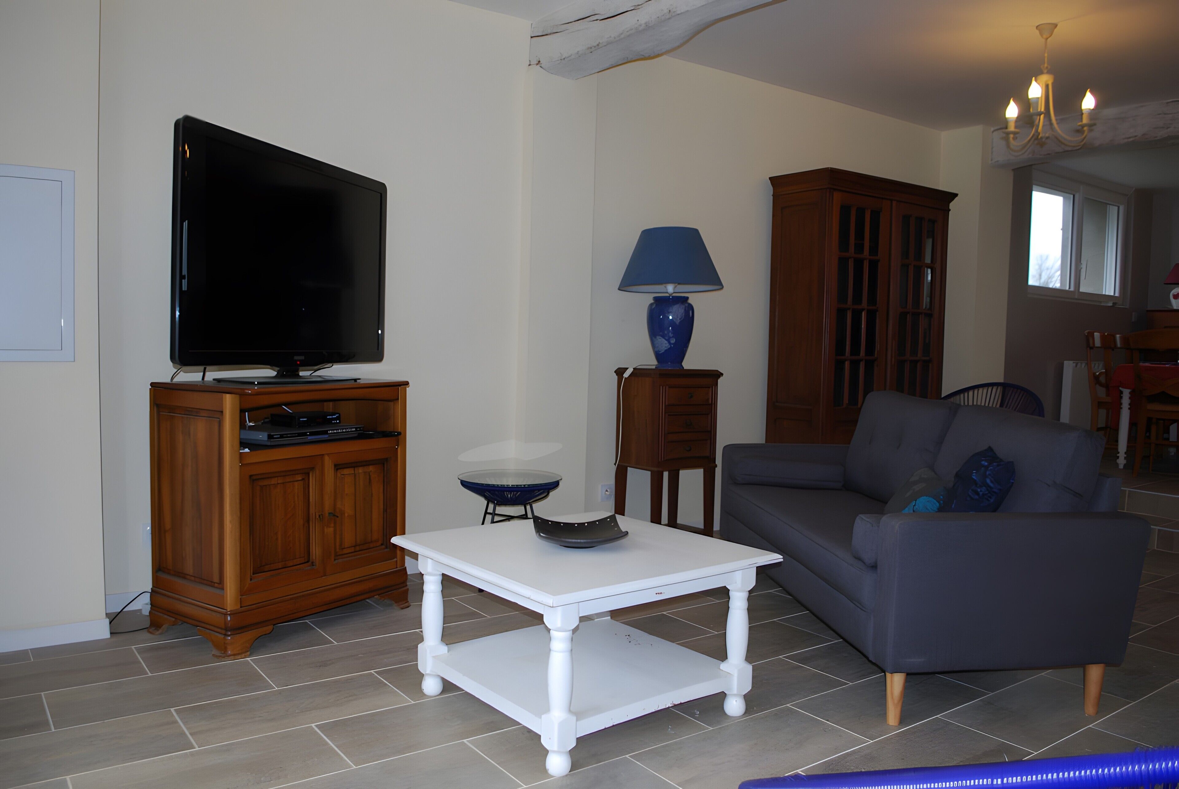 TV, DVD player, ping pong, stereo