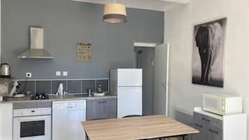 冰箱、微波炉、烤箱、炉灶