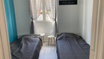 2 bedrooms, iron/ironing board, WiFi