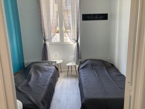 2 bedrooms, iron/ironing board, WiFi - Gîte "Le Piscounil" with Shared Pool, Wi-Fi and Air Conditioning (Chauzon)