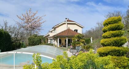 Chambre dâhĂŽtes « Dolce Vita » avec vue montagne, piscine partagĂ©e et Wi-Fi