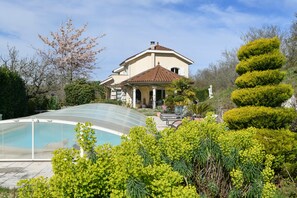 Exterior - Bed and Breakfast 'Maison D'hotes Dolce Vita' with Mountain View, Shared Pool and Wi-Fi (Veyssilieu)