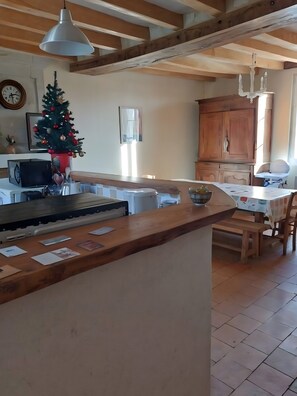Interior - Bed and Breakfast 'Les Sept Arpents' with Shared Garden and Wi-Fi (Rigny Ussé)