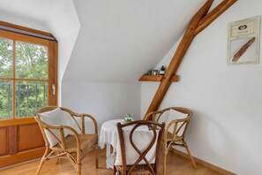 Dining - Bed and Breakfast 'Les Sept Arpents' with Shared Garden and Wi-Fi (Rigny Ussé)