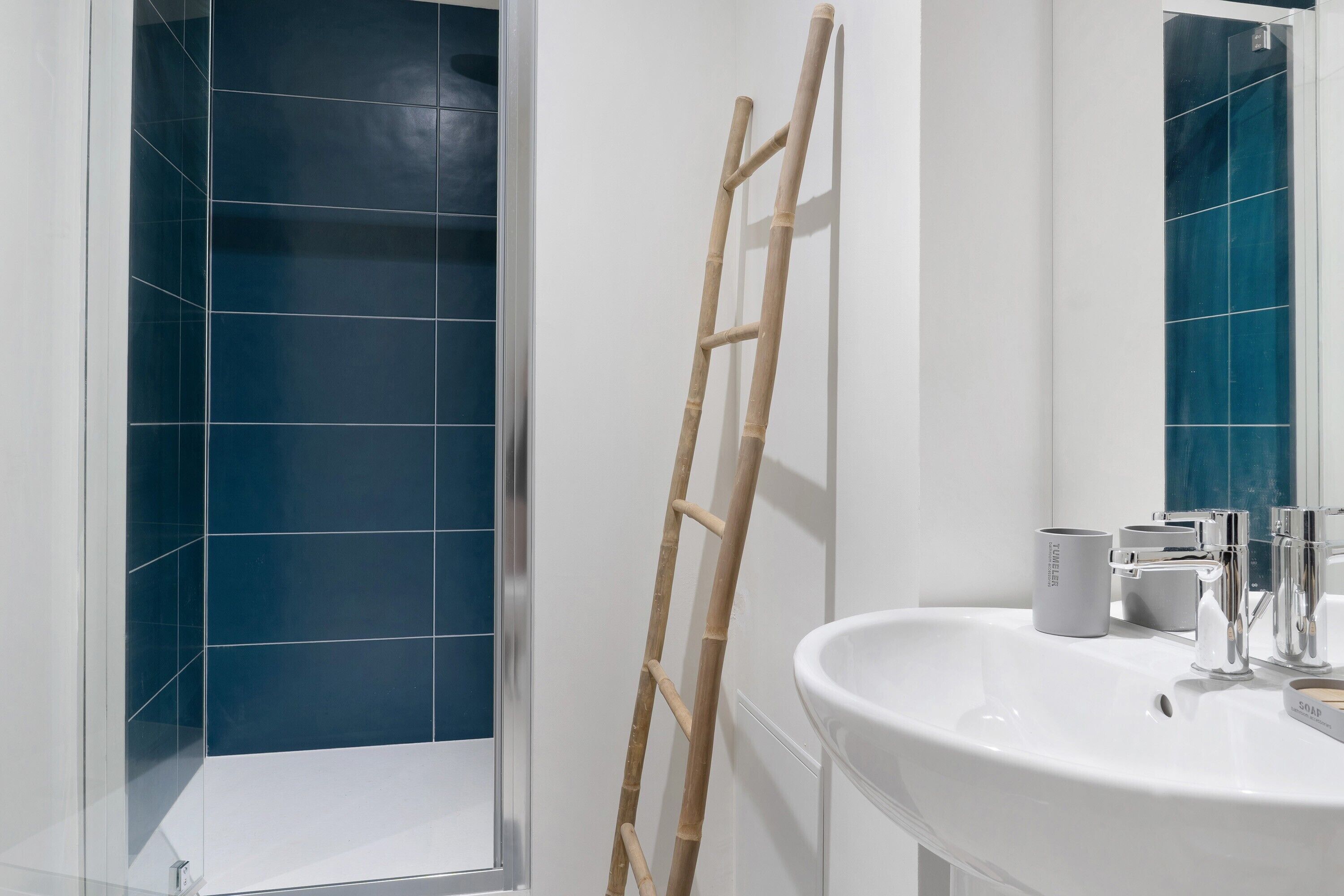 Douche, serviettes fournies