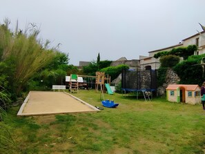 Children's area - Gîte "Les Combes" with Shared Pool, Wi-Fi, and Air Conditioning (Chauzon)