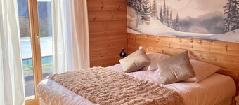 Chalet "Des Lacs" with Private Pool, Private Terrace, and Wi-Fi