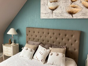 WiFi, bed sheets - Bed and Breakfast 'Chez Marie-christine - La Bleue' with Wi-Fi (Cancale)