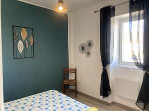 1 slaapkamer, een strijkplank/strijkijzer, wifi