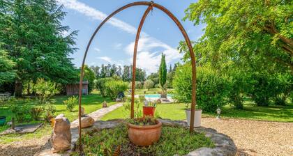 Apartment 'La Miougrano Chambre 2' with Shared Terrace, Shared Garden and Wi-Fi