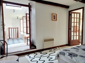 Iron/ironing board, WiFi, bed sheets - Holiday Home "Mas Provençal 12 Guests" with Private Pool, Terrace & Wi-Fi (Exoudun)
