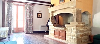 Holiday Home "Mas Provençal 12 Guests" with Private Pool, Terrace & Wi-Fi