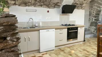 冰箱、微波炉、烤箱、炉灶