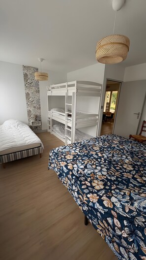 Fer et planche à repasser, Wi-Fi, draps fournis