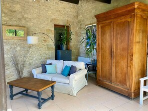 Interior - Braunhie Room – Spacious & Bright (Gramat)