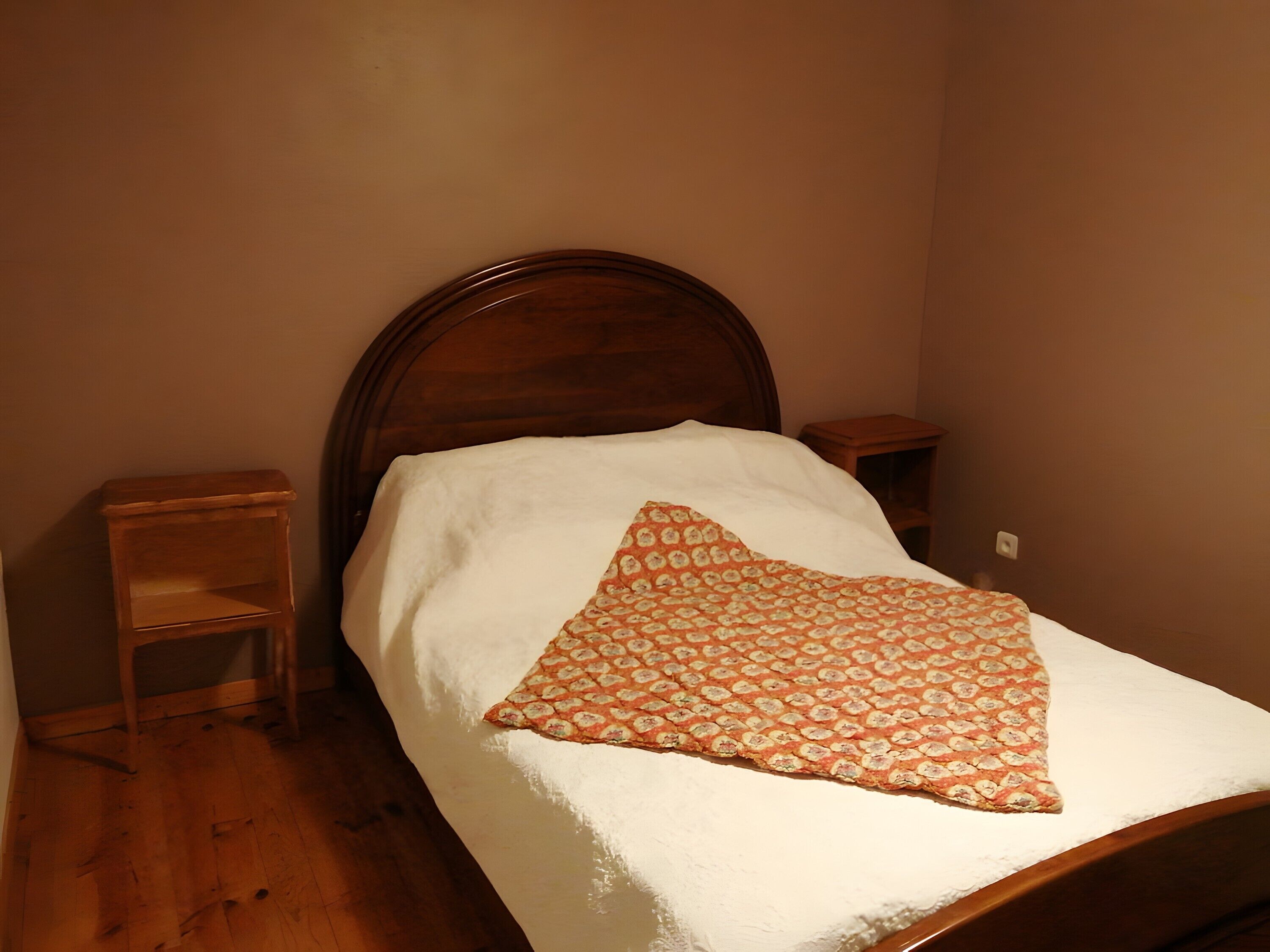 3 chambres, fer et planche à repasser, Wi-Fi, draps fournis