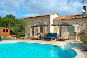 Pool - Roulotte 'Au Bois Chéri' – Shared Pool and Wellness Facilities (Bussac Forêt)