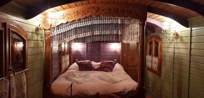 WiFi, bed sheets - Roulotte 'Au Bois Chéri' – Shared Pool and Wellness Facilities (Bussac Forêt)