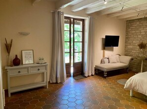 Interior - Quercy Room – Romantic & Authentic Retreat (Gramat)