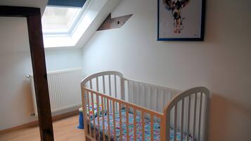 Iron/ironing board, WiFi, bed sheets