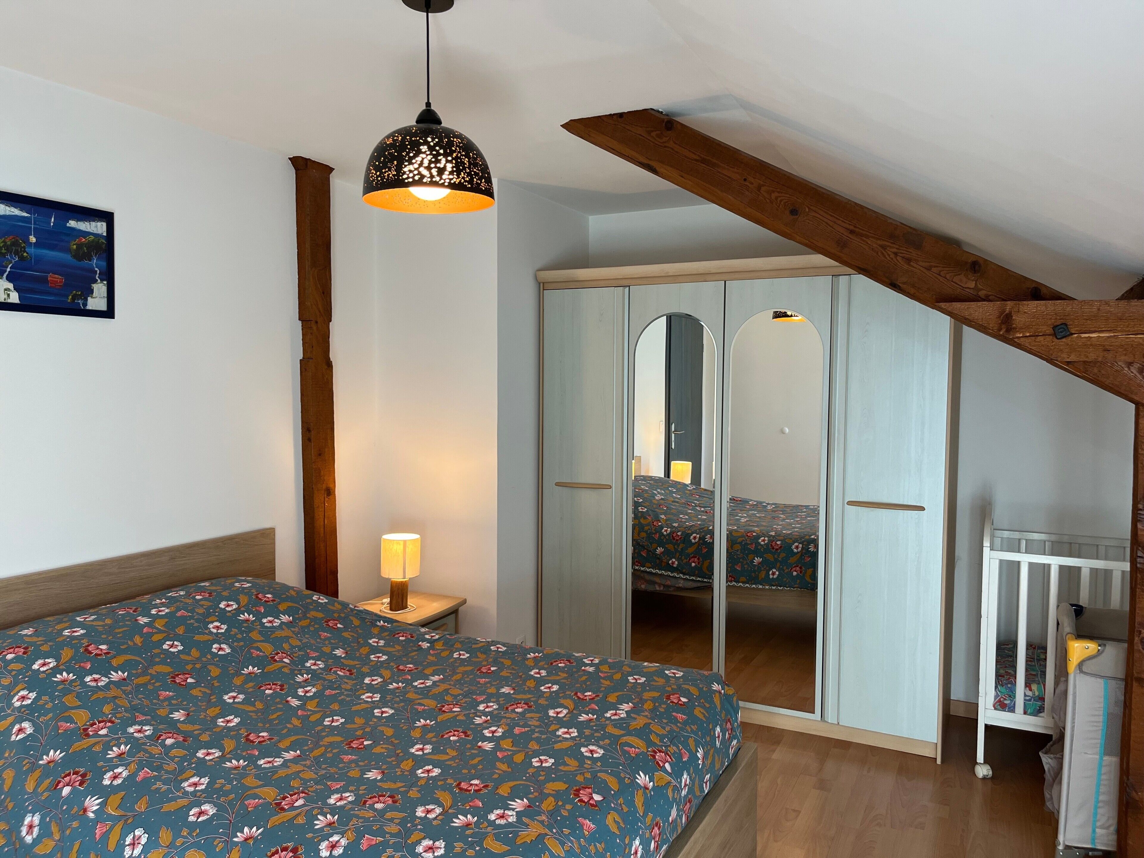 Iron/ironing board, WiFi, bed sheets