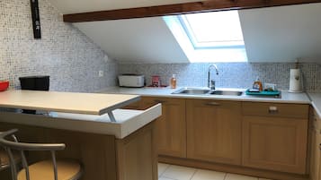 冰箱、微波炉、烤箱、炉灶