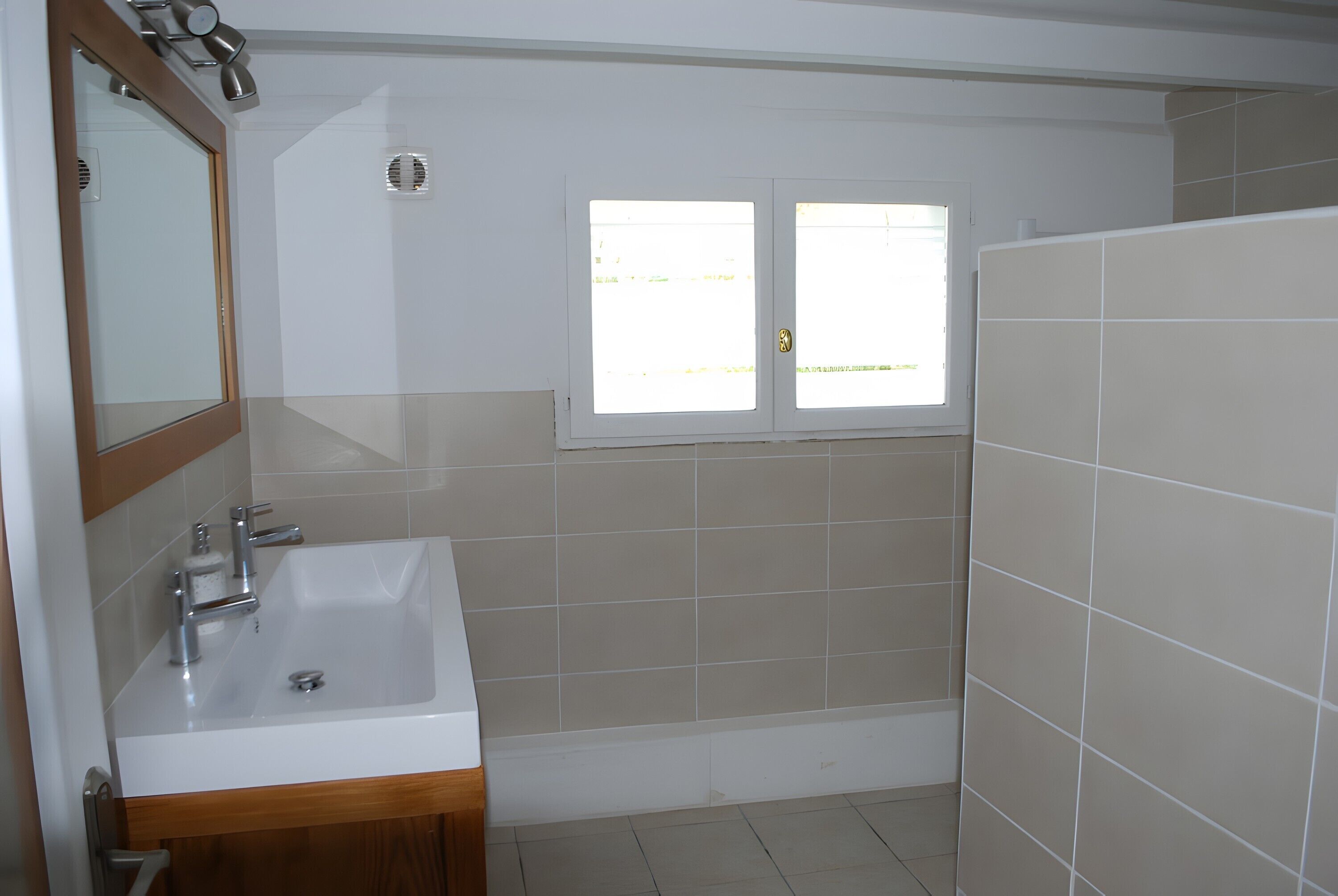 Douche, serviettes fournies