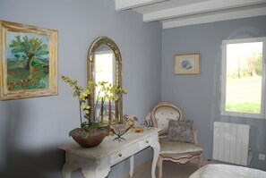 Spa - Room 'Domaine De La Barthe - Rose Room' with Pool, Shared Terrace and Wi-Fi (Garrey)