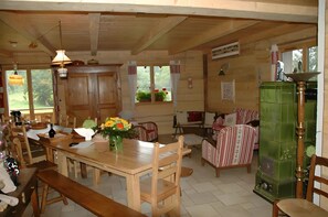 Dining - Bed and Breakfast 'Girolle' with Mountain View, Shared Garden and Wi-Fi (Orcier)