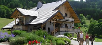 Bed and Breakfast 'Girolle' with Mountain View, Shared Garden and Wi-Fi