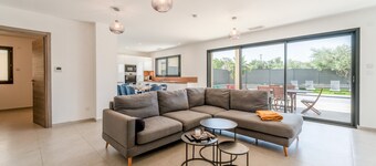 Modern Villa with Pool, Wi-Fi, and Air Conditioning