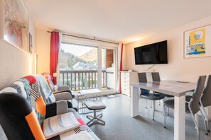 TV - Le Duplex des Neiges – Saint-Lary: Duplex lumineux avec vue montagne, proche centre (Saint-Lary-Soulan)