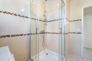 Shower, hair dryer, towels - Courtille sur Mer – Sea View and Tranquility in Fréjus (Fréjus)