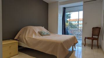 Iron/ironing board, WiFi