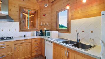 KylskÄp, mikrovÄgsugn, ugn och spishÀll