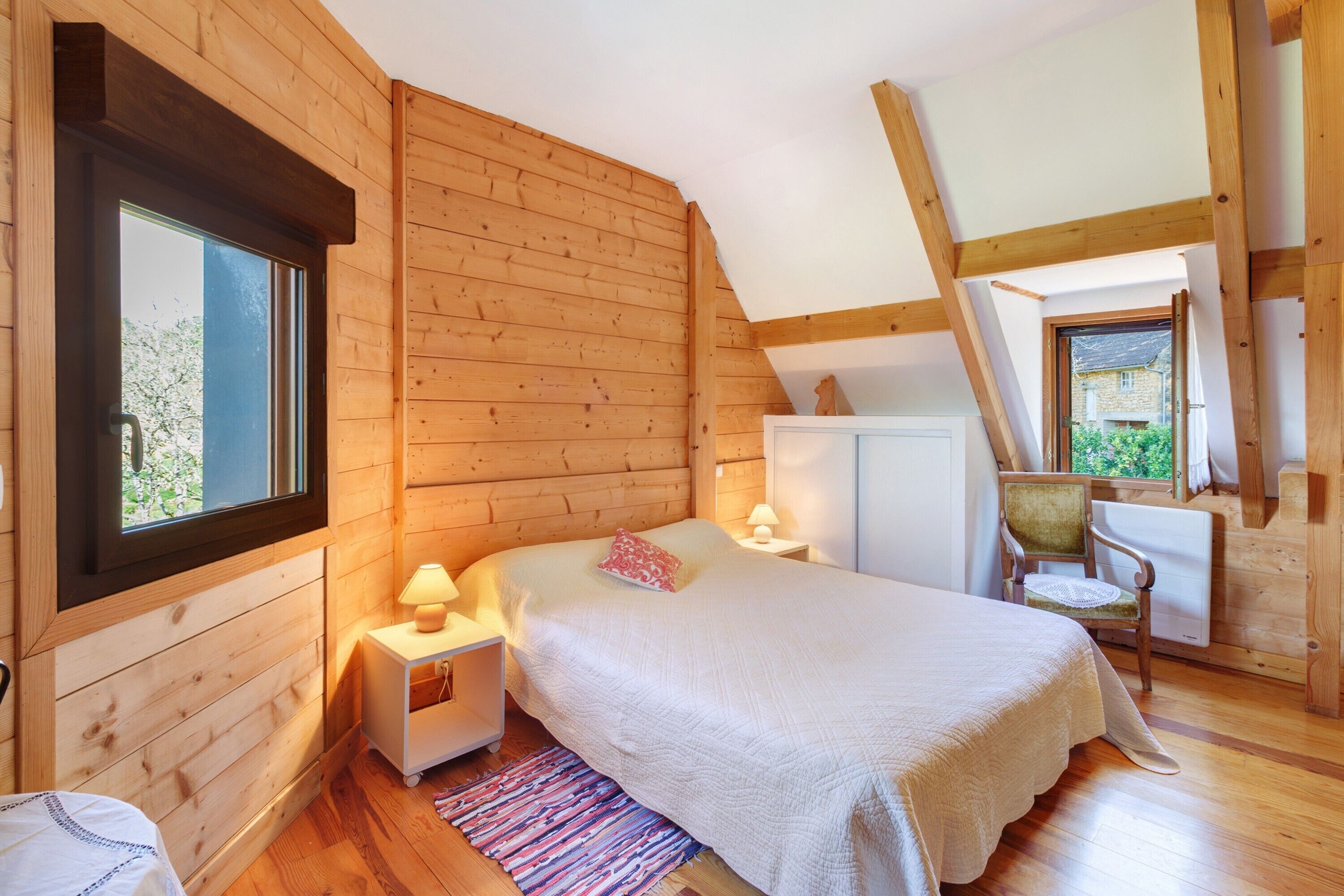 Työpöytä, silitysrauta/-lauta